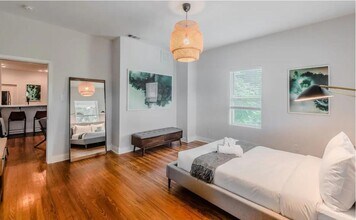 1704 S Akard LLC in Dallas, TX - Foto de edificio - Building Photo