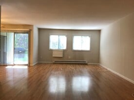 45 Scarborough Ln, Unit A in Wappingers Falls, NY - Building Photo