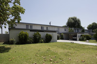 13662-13668 Estero Cor in Tustin, CA - Foto de edificio - Building Photo