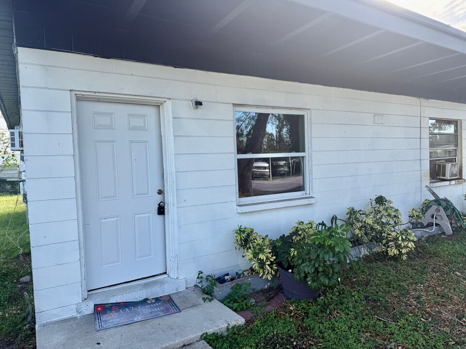 915 E 122nd Ave in Tampa, FL - Building Photo