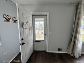 27028 Barrington St in Madison Heights, MI - Building Photo - Building Photo