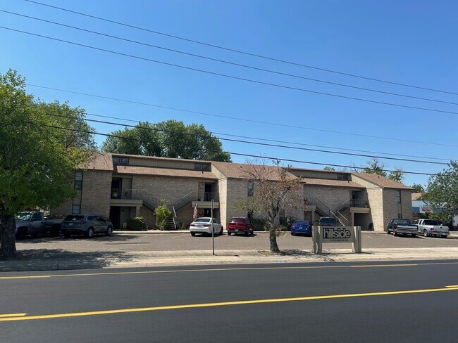 100 Hillside Rd in Laredo, TX - Building Photo - Building Photo