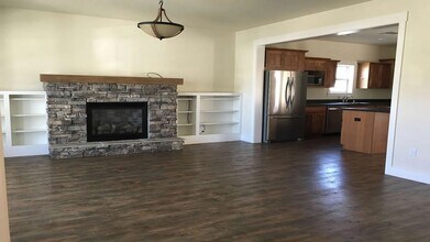 1711 Lone Pine Dr in Billings, MT - Building Photo - Building Photo