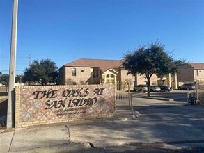 9903 Crystal Ct in Laredo, TX - Building Photo - Building Photo