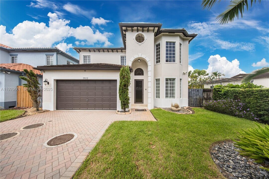 3922 SW 60th Ave in Miami, FL - Building Photo