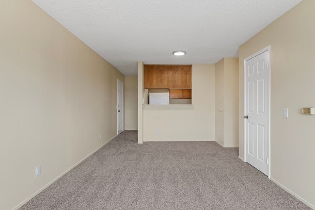 1070 Loma Ave