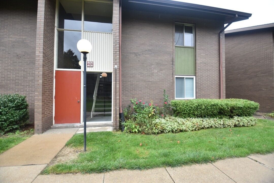 2500 Topsfield Rd in South Bend, IN - Building Photo