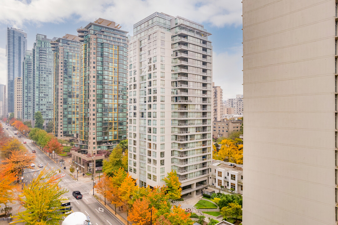 The George in Vancouver, BC - Building Photo