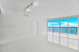 465 Brickell Ave, Unit 4505 in Miami, FL - Building Photo - Building Photo