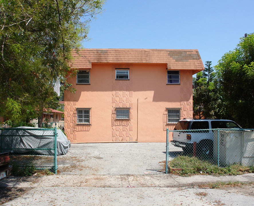 1885 NW 18th Ter in Miami, FL - Building Photo