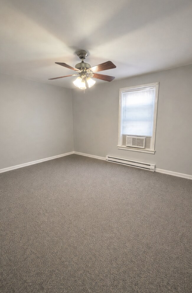 502 Main St in La Porte City, IA - Building Photo - Building Photo