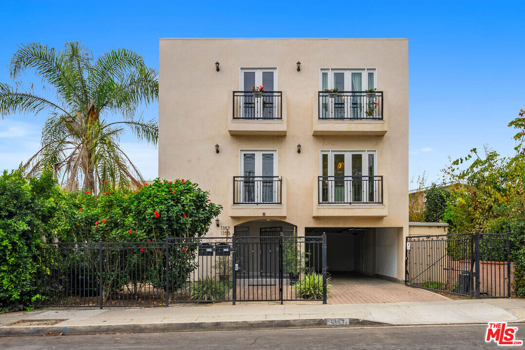 1357 Seward St in Los Angeles, CA - Building Photo