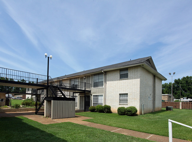 Woodville Plaza Apartments