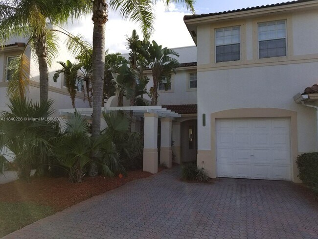 10990 NW 62nd Terrace in Doral, FL - Building Photo - Building Photo