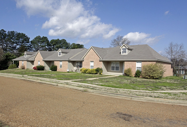 Fountain Square Townhomes in Hernando, MS - Building Photo - Building Photo