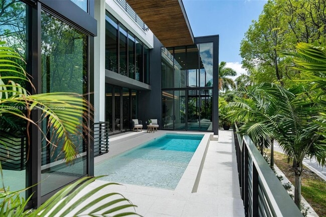 3571 Fair Isle St in Miami, FL - Building Photo - Building Photo