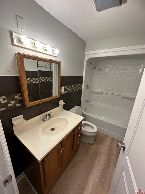 22 13th St-Unit -1 in Watervliet, NY - Foto de edificio - Building Photo
