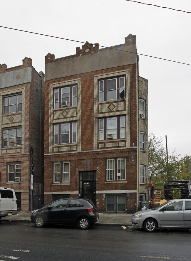 121 Baldwin Ave in Jersey City, NJ - Building Photo - Building Photo