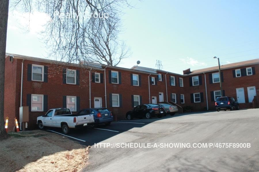 1701 Remount Rd-Unit -01 in Charlotte, NC - Foto de edificio