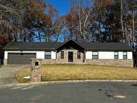 190 Sedalia Ct in Alpharetta, GA - Building Photo