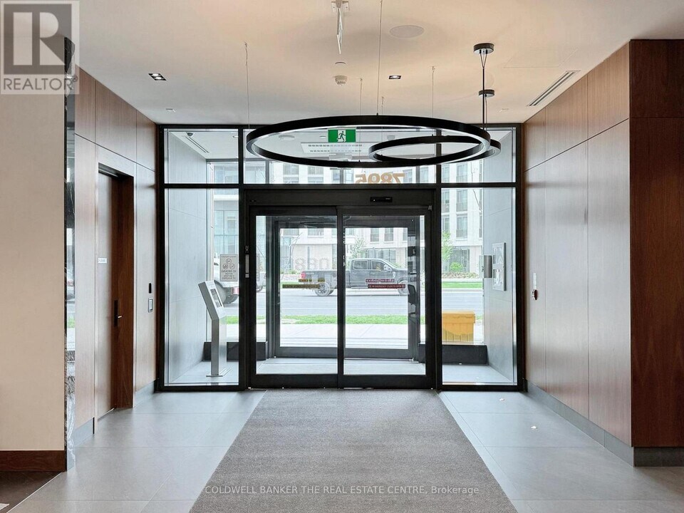 7895 Jane St in Vaughan, ON - Building Photo