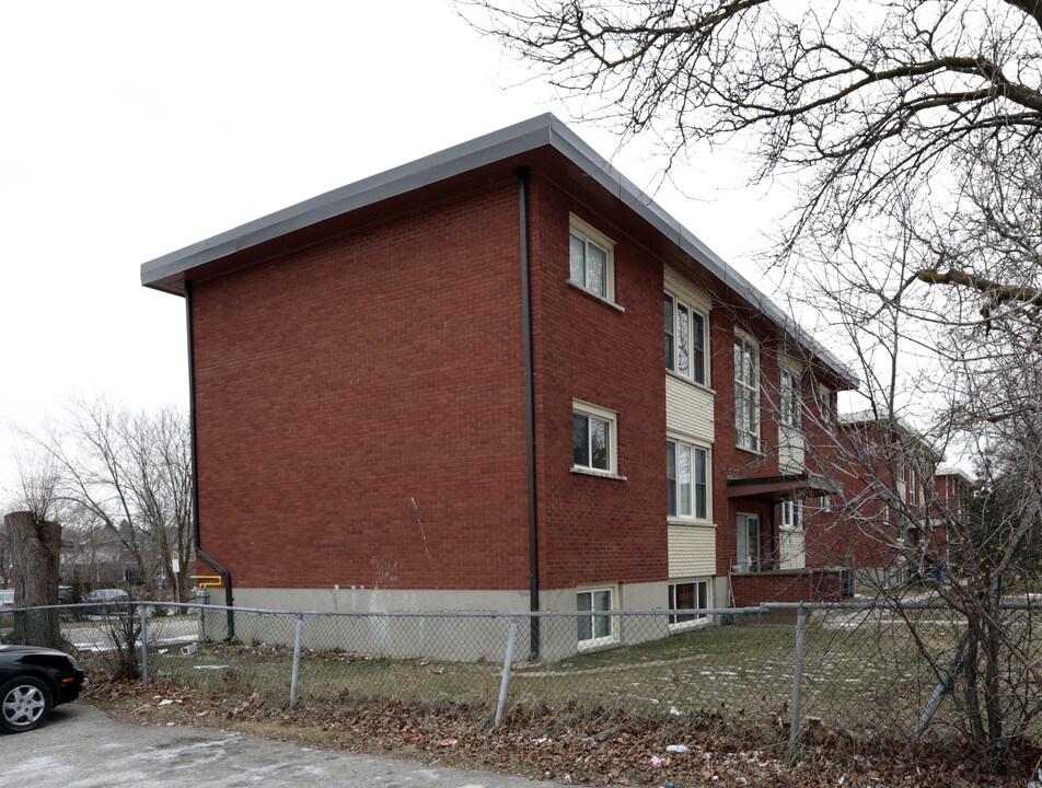 50 Willow Rd in Guelph, ON - Building Photo