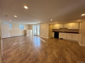 27 Meadow St in Newburgh, NY - Building Photo - Building Photo