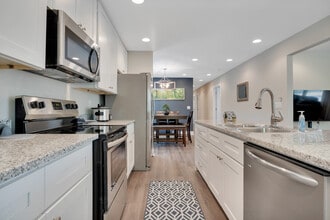 764 Mary Ln in Marietta, GA - Foto de edificio - Building Photo