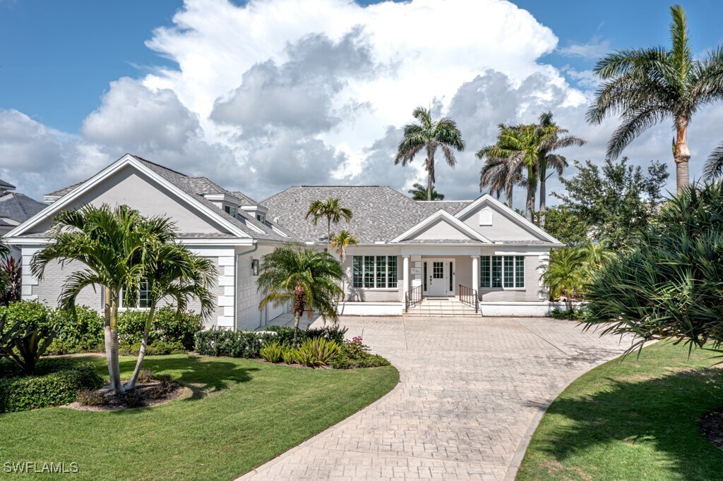 3135 Fort Charles Dr in Naples, FL - Building Photo