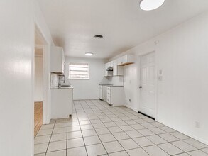 4816 Del Crest Dr in Del City, OK - Foto de edificio - Building Photo