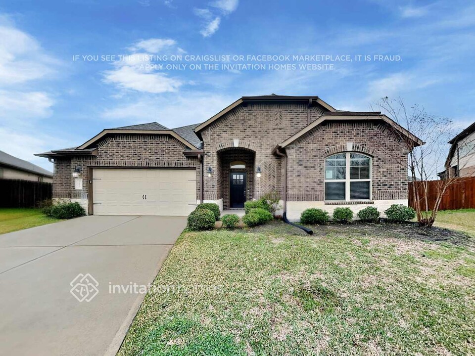 3003 Forest Creek Dr in Katy, TX - Foto de edificio