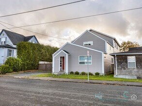 849 1st Ave in Seaside, OR - Building Photo - Building Photo