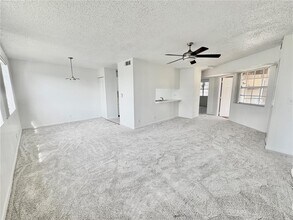 8734 SW 3rd St, Unit 204 in Pembroke Pines, FL - Building Photo - Building Photo