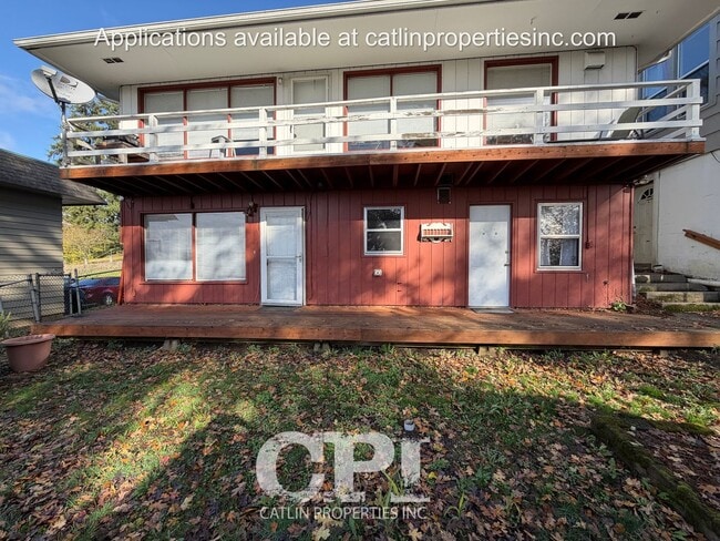 704 Academy St in Kelso, WA - Building Photo - Building Photo