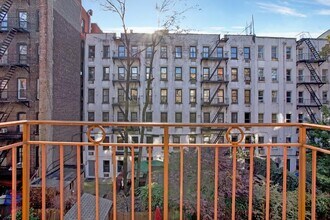 424 E 9th St in New York, NY - Building Photo - Building Photo