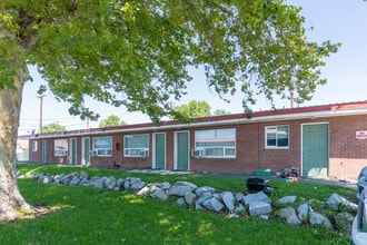 Courtyard Apartments in Pasco, WA - Building Photo - Building Photo