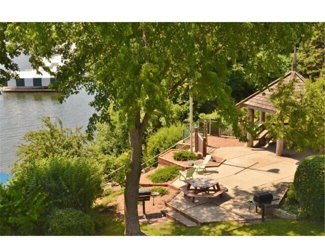 4407 Wilshire Blvd-Unit -107 in Mound, MN - Building Photo - Building Photo