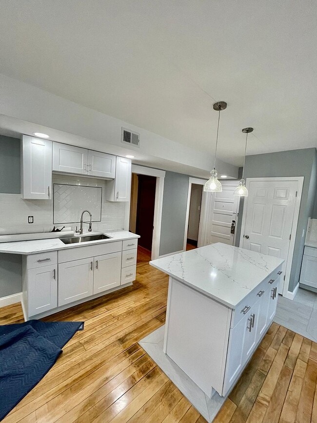 47 Freeland St, Unit 47 Freeland in Worcester, MA - Foto de edificio - Building Photo