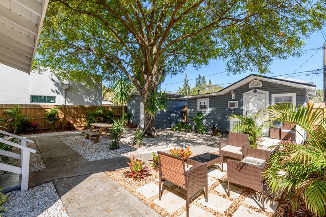 2235 1st Ave N, Unit 4 in St. Petersburg, FL - Foto de edificio - Building Photo