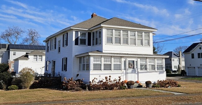 422 Maple Ave in Old Saybrook, CT - Building Photo - Building Photo