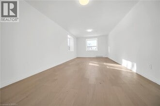 61 Vanier Dr in Guelph, ON - Building Photo - Building Photo