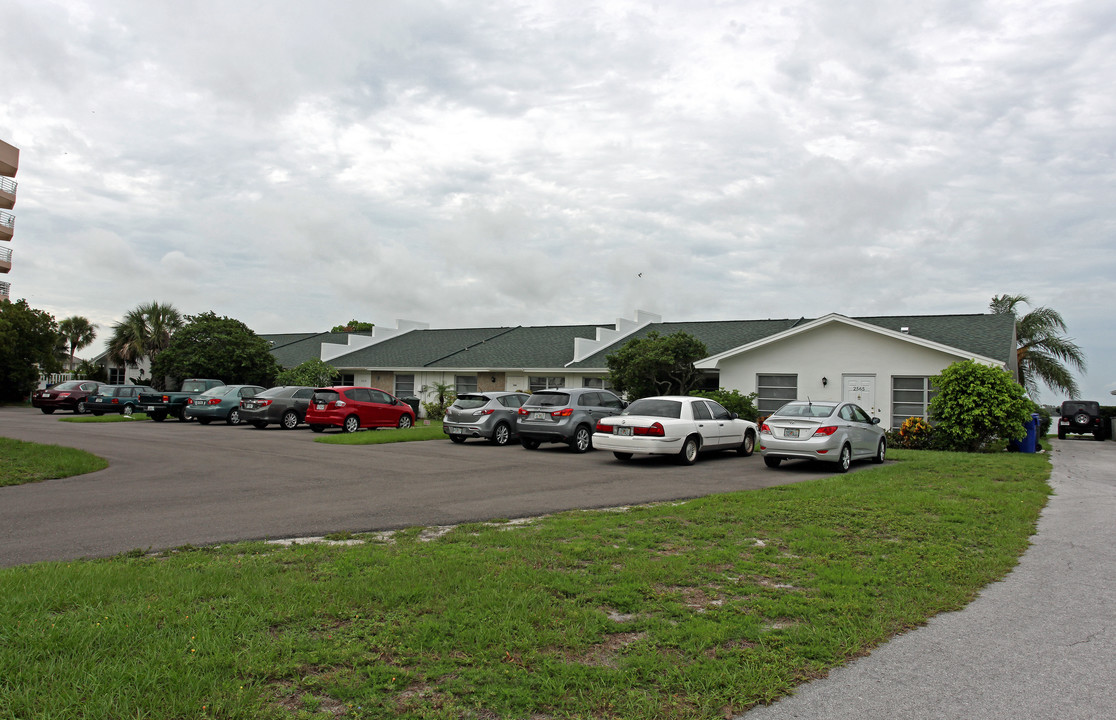 2565 Gary Cir in Dunedin, FL - Building Photo