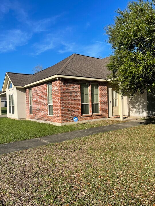4447 Cherry Ct in Zachary, LA - Building Photo