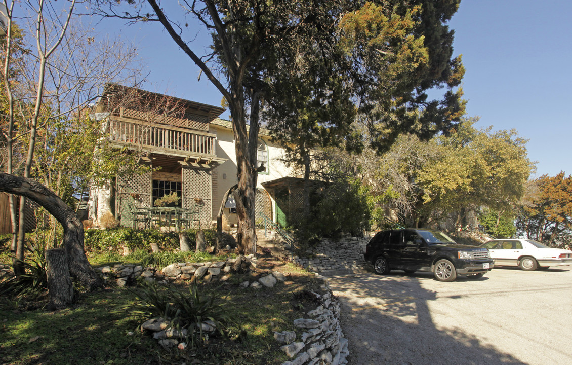 1200 Banister Ln in Austin, TX - Building Photo