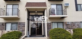 1831 Fuller Rd in West Des Moines, IA - Building Photo