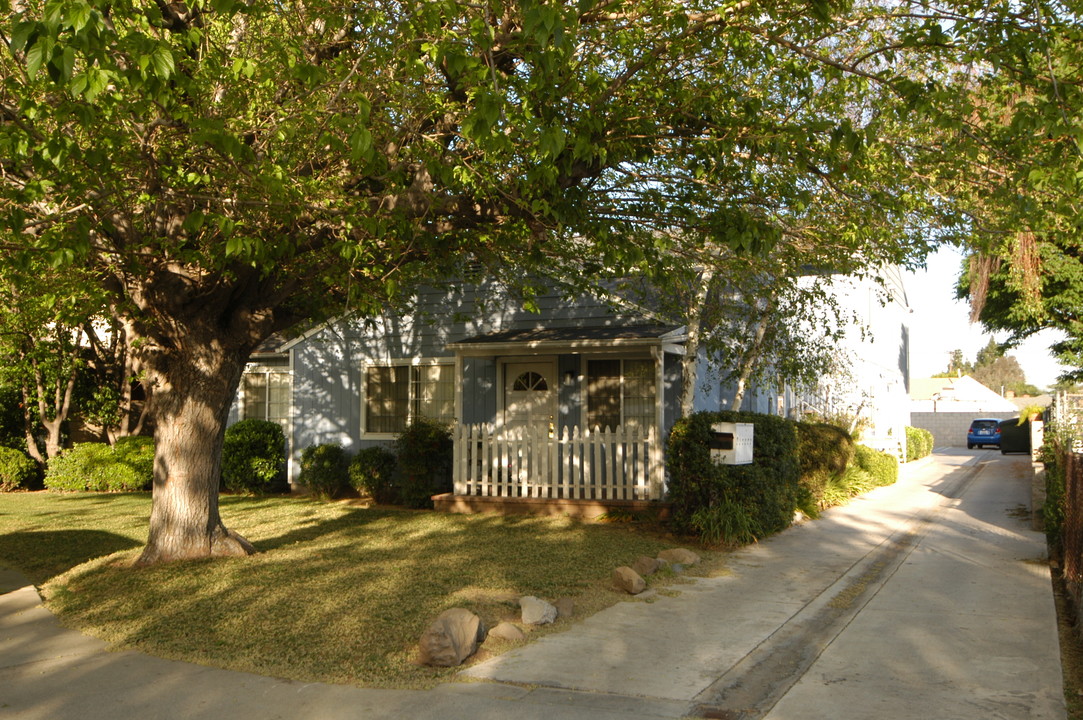 10724 Memory Park Dr in San Fernando, CA - Building Photo