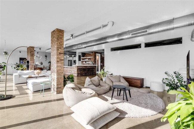 5701 Biscayne Blvd in Miami, FL - Building Photo - Building Photo