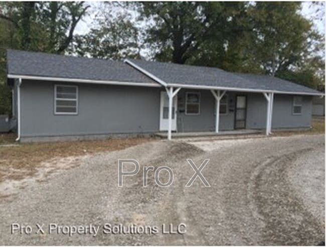 property at 1303 E 9th St