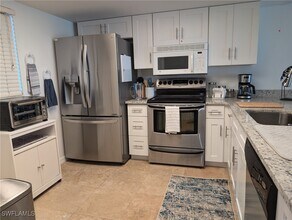 16000 Bay Pointe Blvd in North Fort Myers, FL - Building Photo - Building Photo