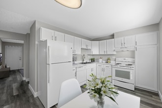 78 W Walnut St, Unit 202 in Brighton, CO - Foto de edificio - Building Photo